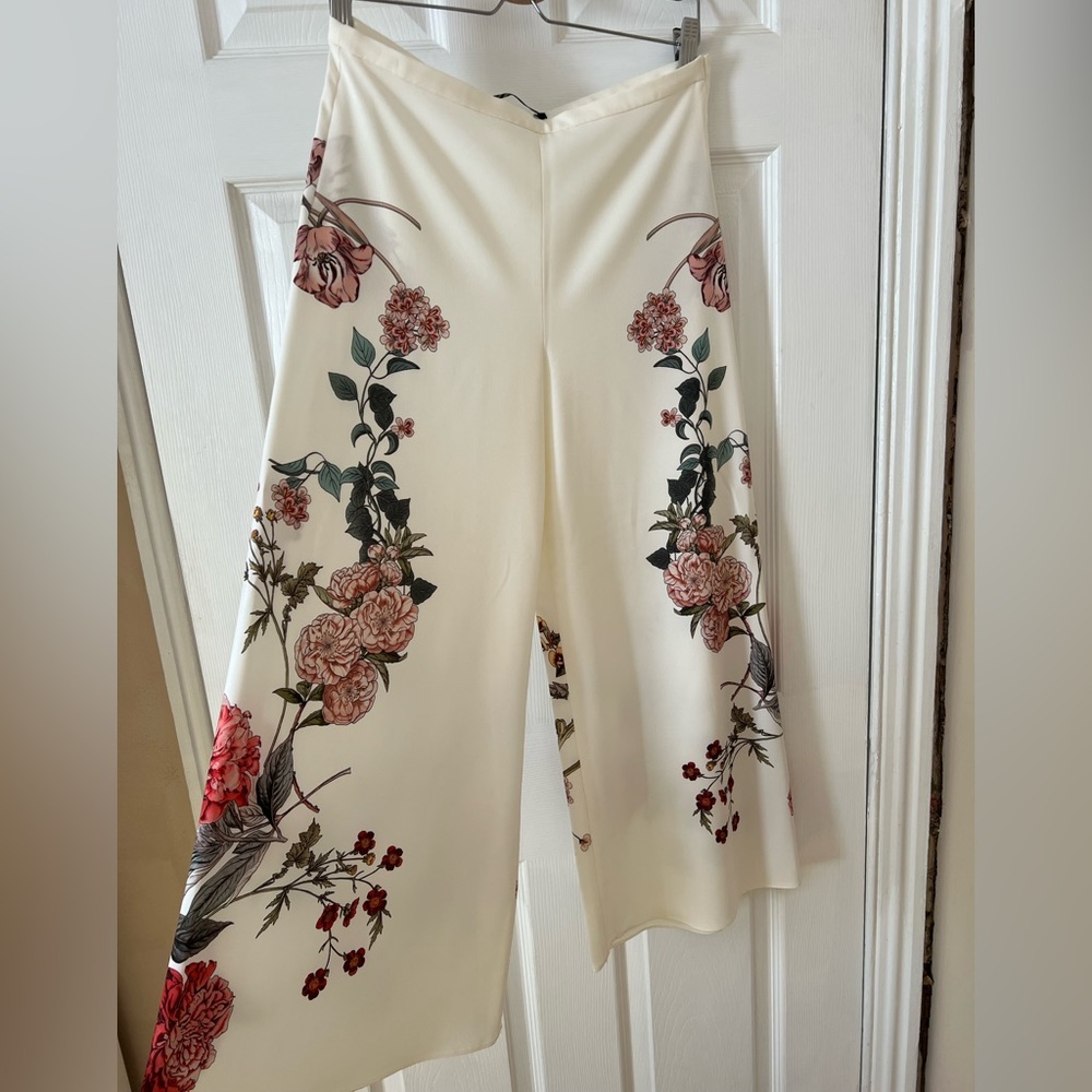 Zara Woman Culottes Floral Trouser